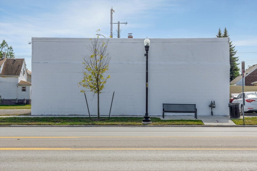 More Photos Of 227 Southfield Rd, Ecorse Warehouse For Sale