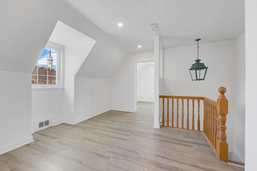 More Photos Of 5870 Rue Sherbrooke E, Montréal Office For Lease