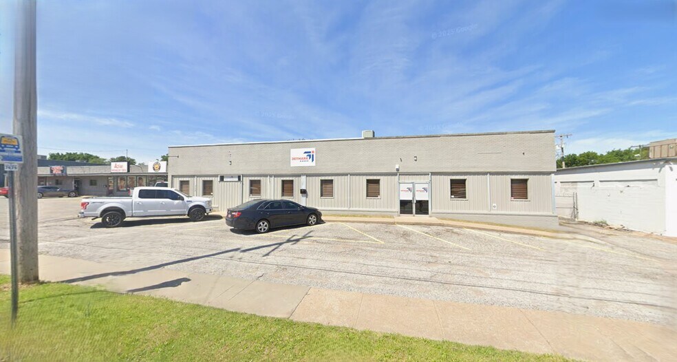 Primary Photo Of 804 S Sheridan Rd, Tulsa Light Manufacturing For Lease