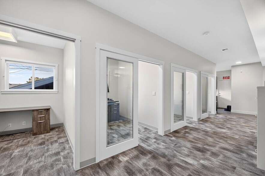 More Photos Of 5639 California Ave SW, Seattle Office For Sale