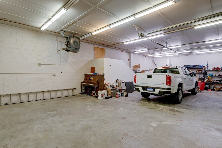 More Photos Of 499 NE Midway Blvd, Oak Harbor Office For Sale