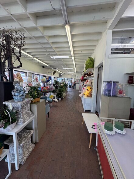 More Photos Of 2709 Artesia Blvd, Redondo Beach Storefront For Lease