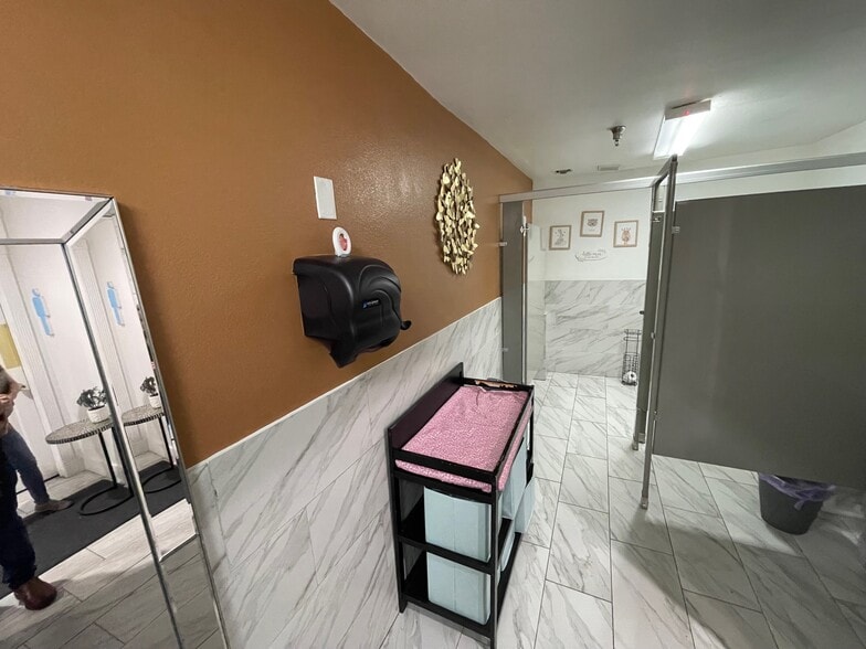 More Photos Of 890 E Sahara Ave, Las Vegas Religious Facility For Sale