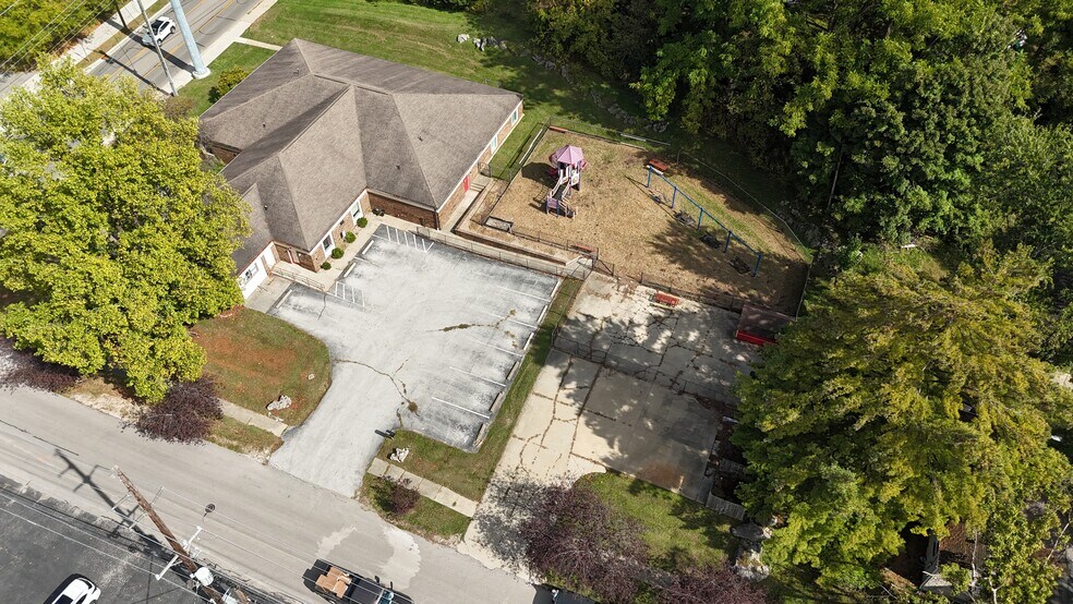 More Photos Of 525 W 17th St, Bloomington Office For Sale