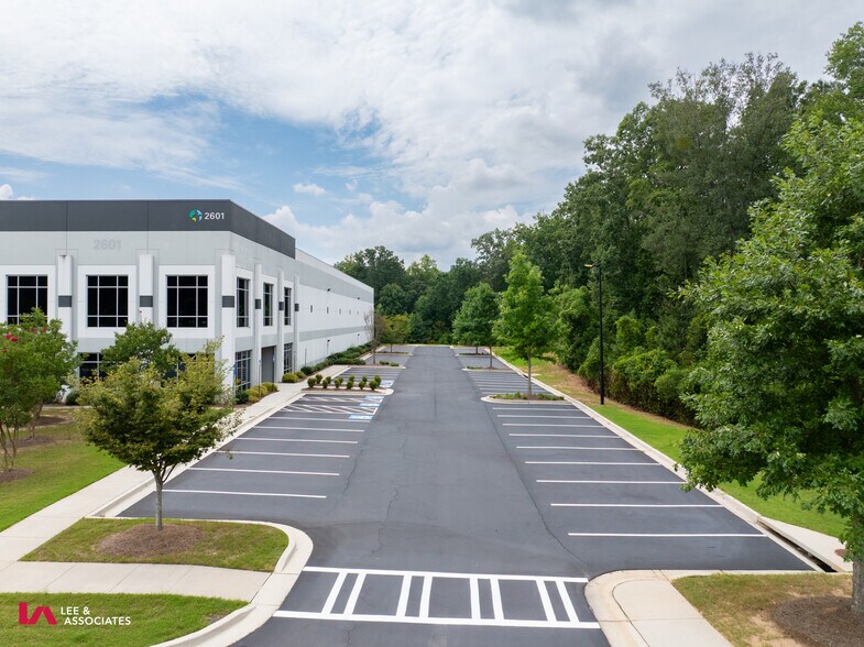 More Photos Of 2601 Skyview Dr, Lithia Springs Distribution For Lease