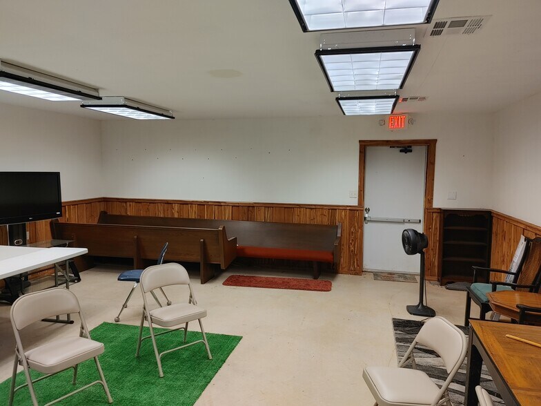 More Photos Of 210 Leah Ln, Davis Warehouse For Lease