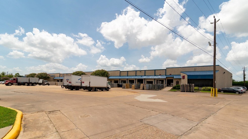 More Photos Of 8758 Clay Rd, Houston Warehouse For Lease