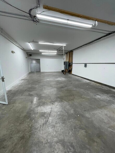 More Photos Of 6008 Fair Oaks Dr, Frederick Flex For Lease