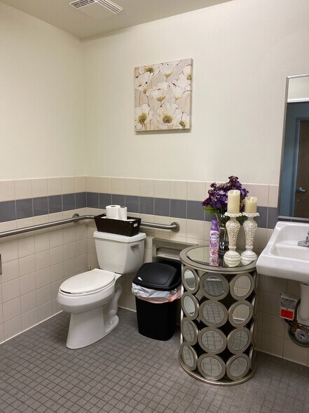 More Photos Of 73700 Dinah Shore Dr, Palm Desert Research And Development For Lease