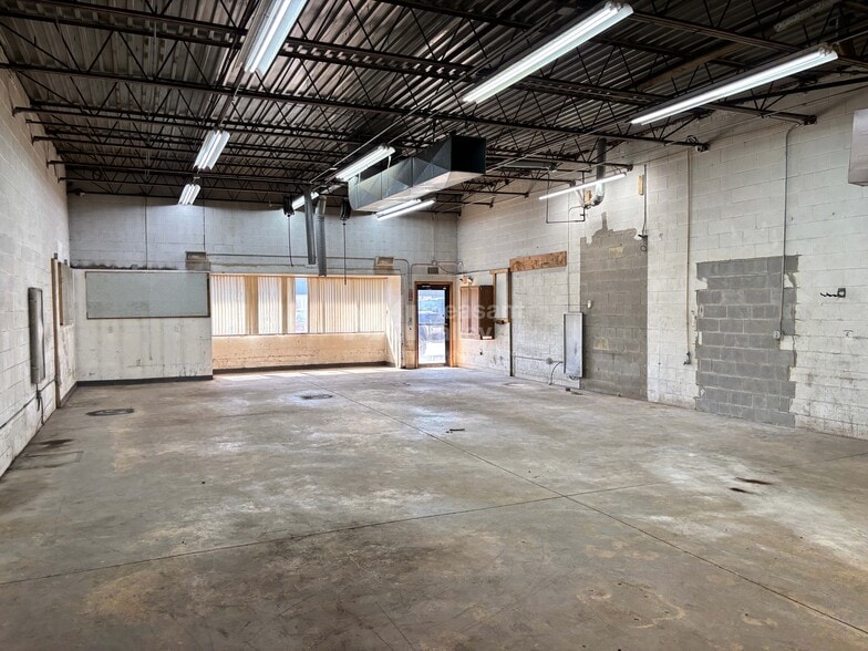 More Photos Of 9221 Ravenna Rd, Twinsburg Light Distribution For Sale