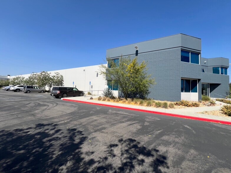 More Photos Of 21123 Nordhoff St, Chatsworth Warehouse For Lease