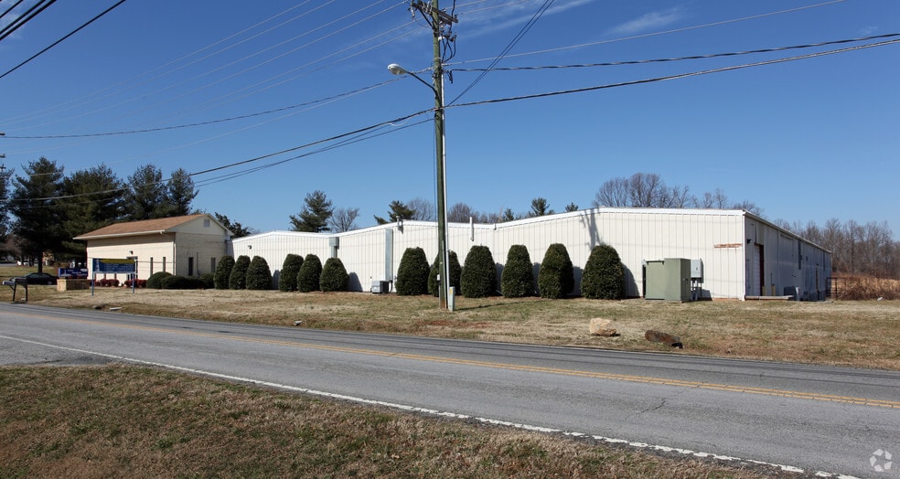More Photos Of 212-220 Anna Lewis Dr, Lexington Warehouse For Lease