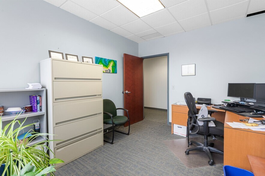 More Photos Of 501-617 Travelers Trl, Burnsville Research And Development For Lease