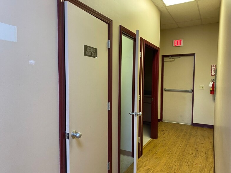 More Photos Of 1600 Park Ave, Orange Park Unknown For Lease