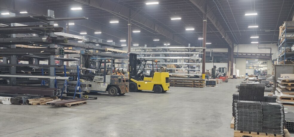 More Photos Of 1011 Industrial Ct, Moscow Mills Warehouse For Lease