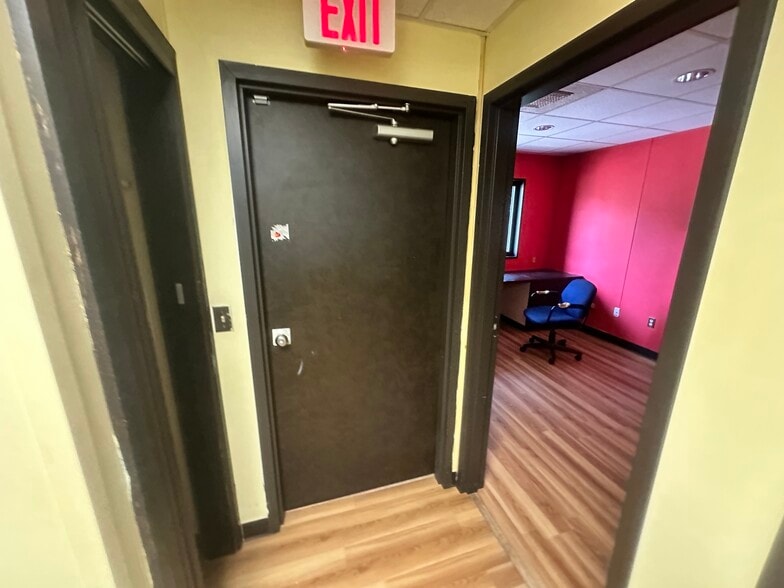 More Photos Of 106 Nate Whipple Hwy, Cumberland Office For Lease