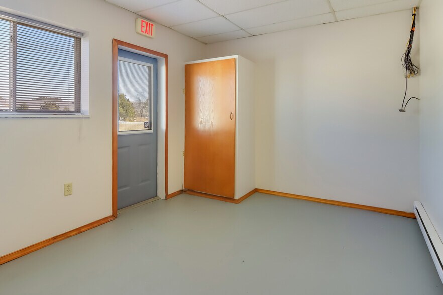 More Photos Of 125 S Industrial Dr, Buckley Distribution For Lease