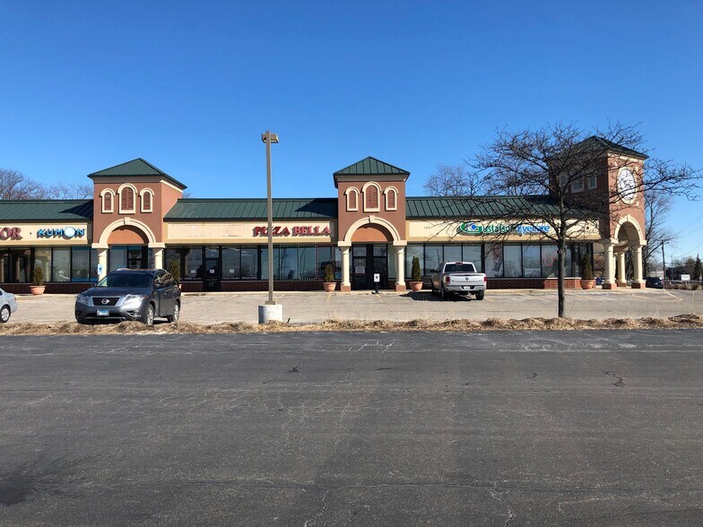 More Photos Of 90-124 W Northwest Hwy, Palatine Unknown For Lease