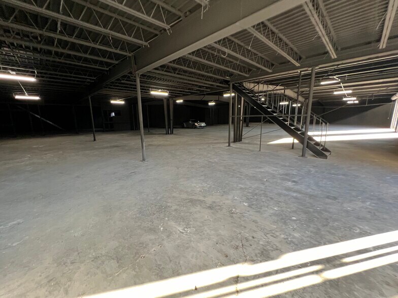 More Photos Of 301 Adams St, Houston Light Manufacturing For Sale