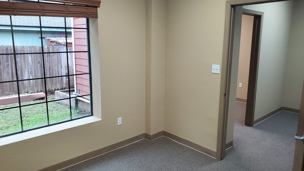 More Photos Of 151 Park Ave, League City Office For Lease
