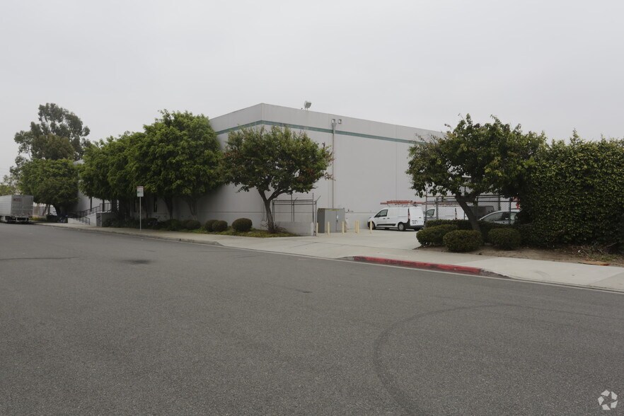 More Photos Of 4882-4884 W 145th St, Hawthorne Warehouse For Lease