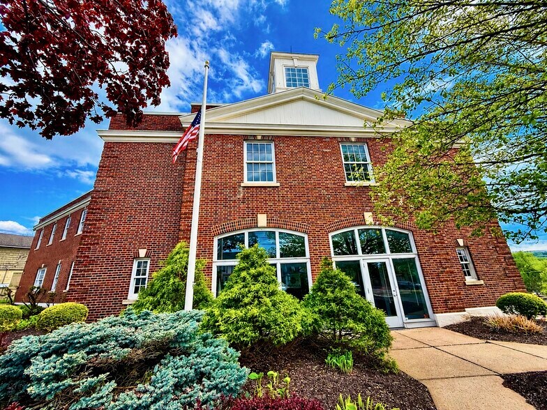 Primary Photo Of 102 Washington St, Manlius Office For Sale