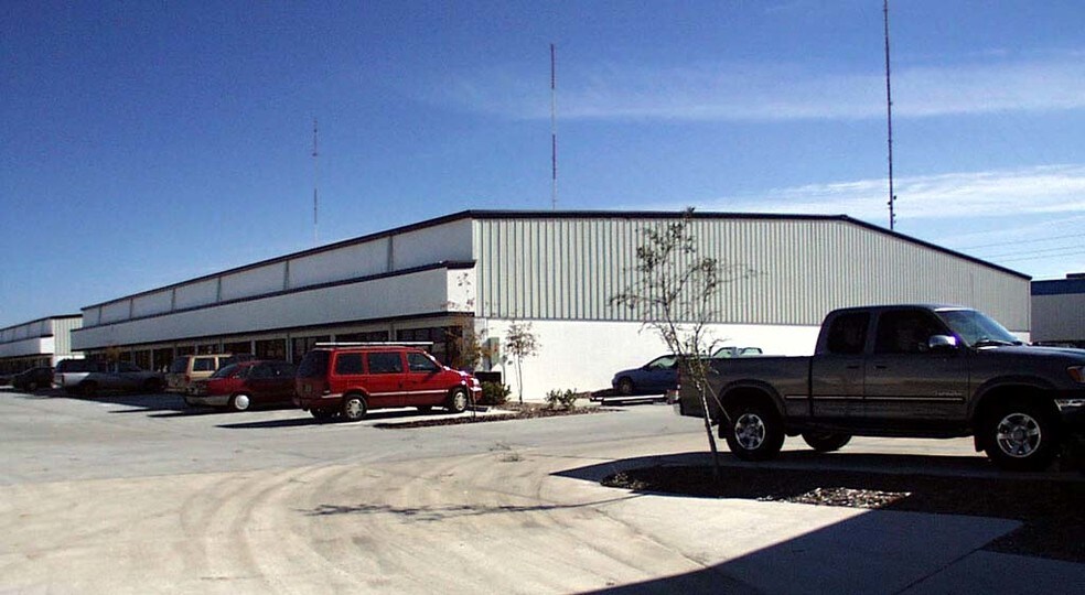 More Photos Of 146 Dunbar Ave, Oldsmar Light Manufacturing For Lease