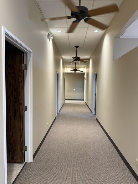 More Photos Of 22285 N Pepper Rd, Lake Barrington Medical For Lease