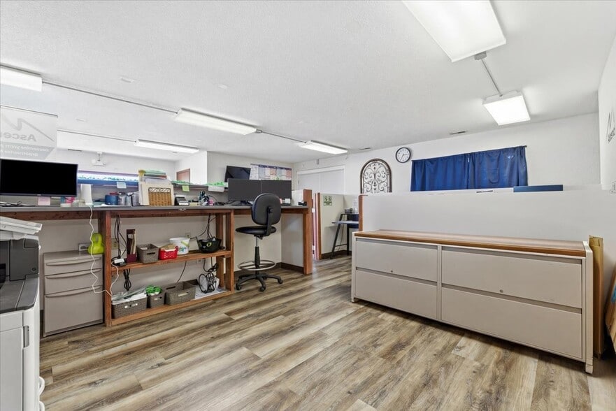 More Photos Of 1824 2nd Ave, Council Bluffs Office For Lease