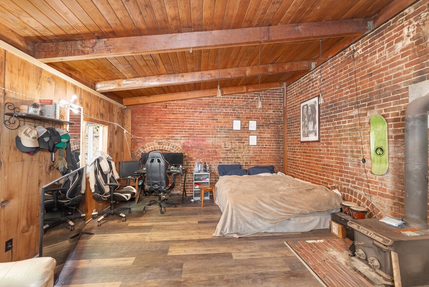 More Photos Of 110 Locust St, Oakland Storefront For Sale