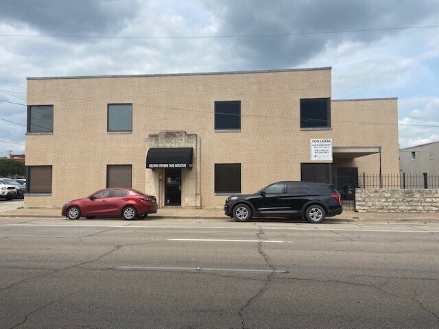 More Photos Of 312-324 S 4th St, Waco Office For Lease