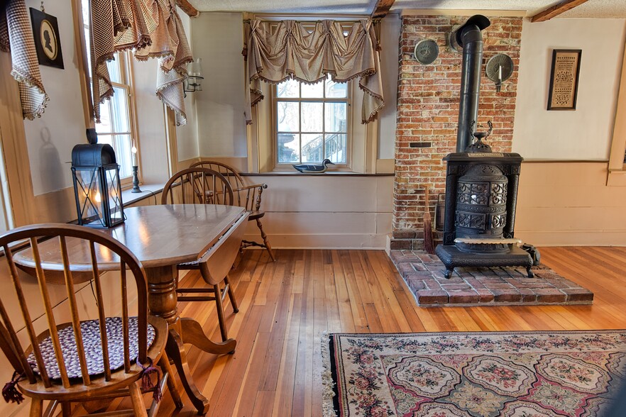 More Photos Of 27 Route 25, Plymouth Hospitality For Sale