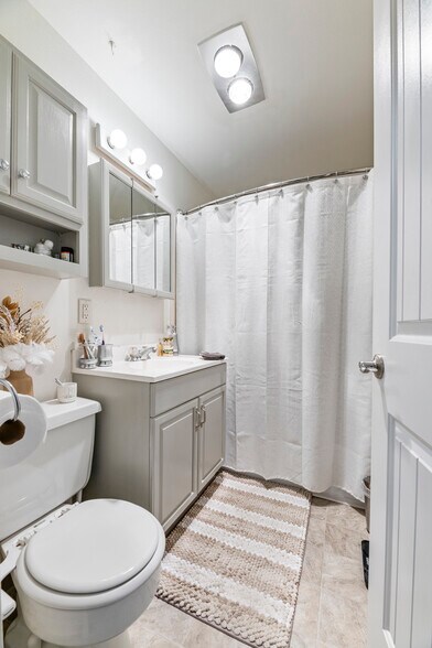 More Photos Of 437 Ash St, Central Point Apartments For Sale