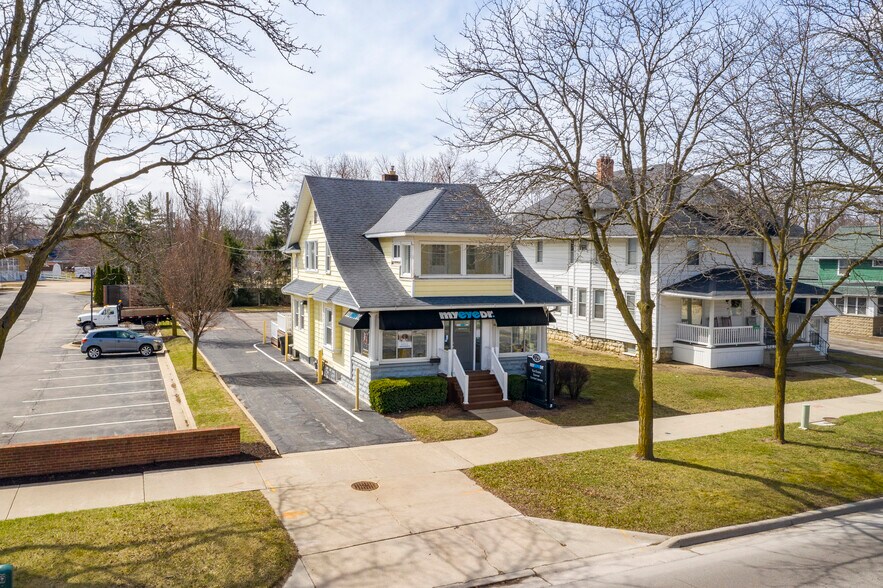 Primary Photo Of 229 Tecumseh St, Dundee Storefront Retail Office For Sale