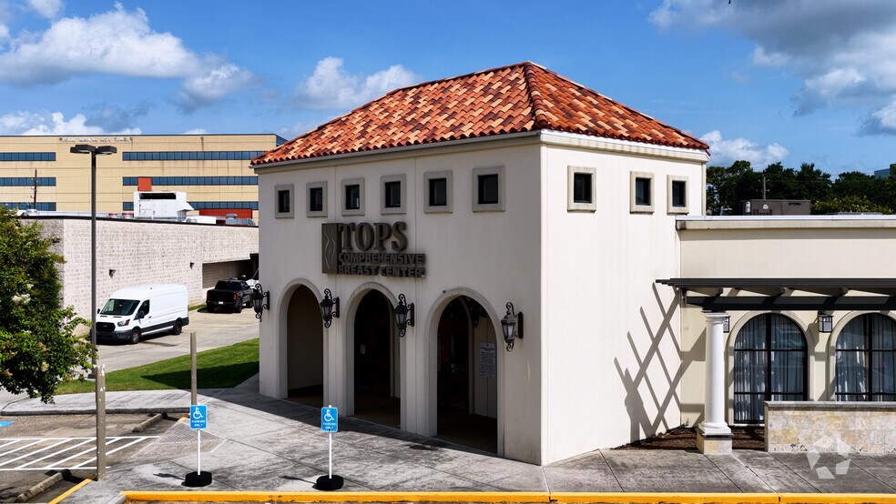 Primary Photo Of 17030 Red Oak Dr, Houston Medical For Sale