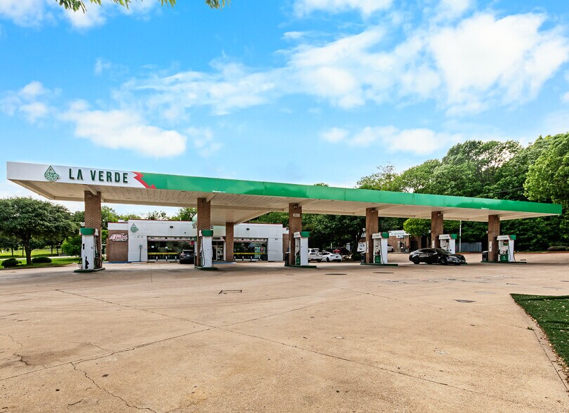 More Photos Of 2002 State Highway 66, Garland Service Station For Sale