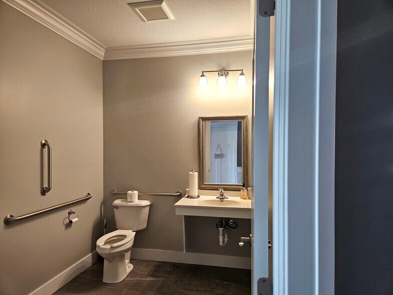 More Photos Of 5786 Midland Rd, Freeland Office For Sale