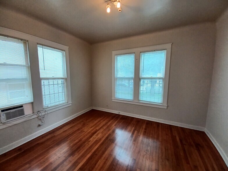 More Photos Of 219 W Magnolia Ave, San Antonio Apartments For Sale