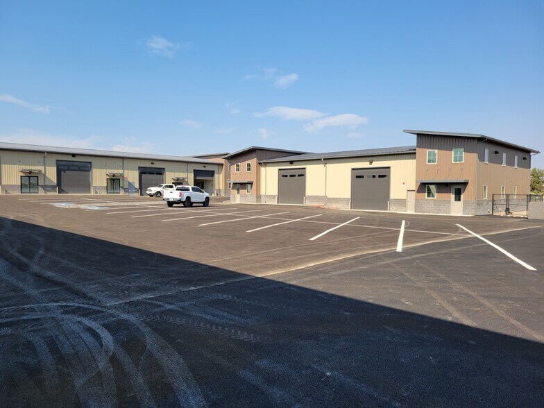 More Photos Of 1051 SW Layton Ct, Prineville Warehouse For Sale