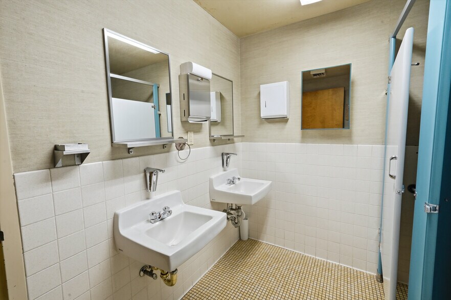 More Photos Of 13170 Lincoln Way, Auburn Office For Sale