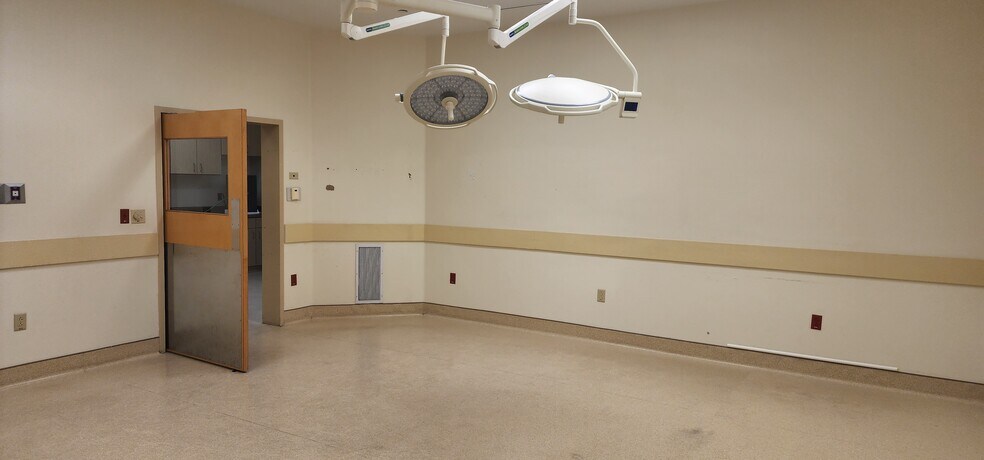 More Photos Of 975 Town Center Dr, Orange City Medical For Sale