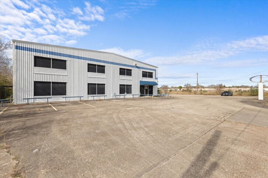 More Photos Of 4820 FM 2004 Rd, Hitchcock Warehouse For Sale