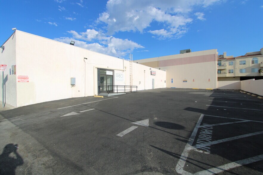 More Photos Of 10642-10650 Balboa Blvd, Granada Hills Storefront Retail Office For Lease