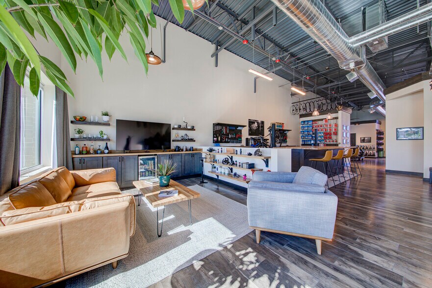 More Photos Of 791 Southpark Dr, Littleton Flex For Sale