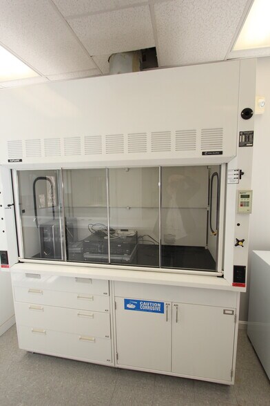 More Photos Of 87 Main St, North Reading Light Manufacturing For Sale