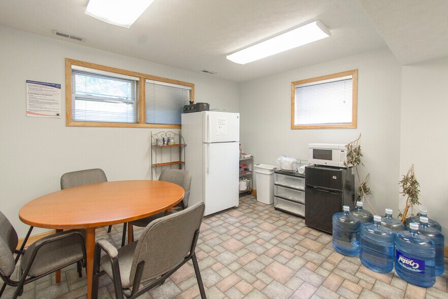 More Photos Of 1201 Elm St, Christiansburg Office For Sale