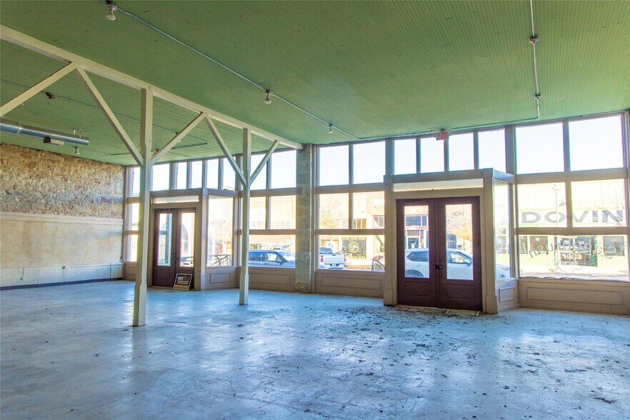 More Photos Of 1020 Halsell St, Bridgeport Flex For Sale