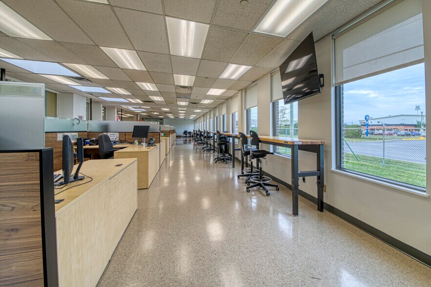More Photos Of 1265-1325 Rue Industrielle, La Prairie Warehouse For Lease