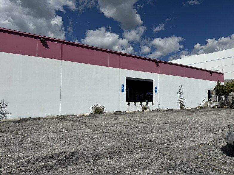 More Photos Of 10671 Lorne St, Sun Valley Warehouse For Lease