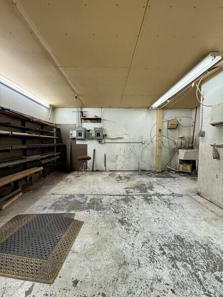 More Photos Of 110 Spring Hill Dr, Grass Valley Manufacturing For Sale